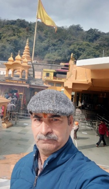 पक्ष न विपक्ष सच आप तक/(पत्रकार)