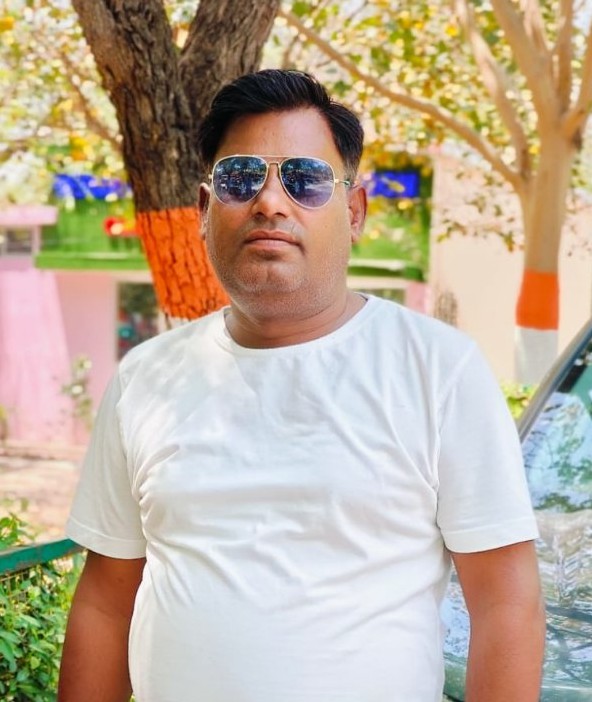 मुन्नेश पत्रकार