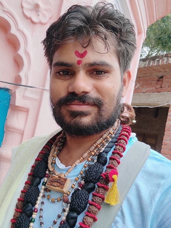 पंडित ‎अभिनवाचार्य मिश्रा गुरुजी