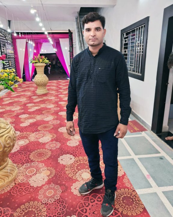 Pradumn tiwari (journalist)