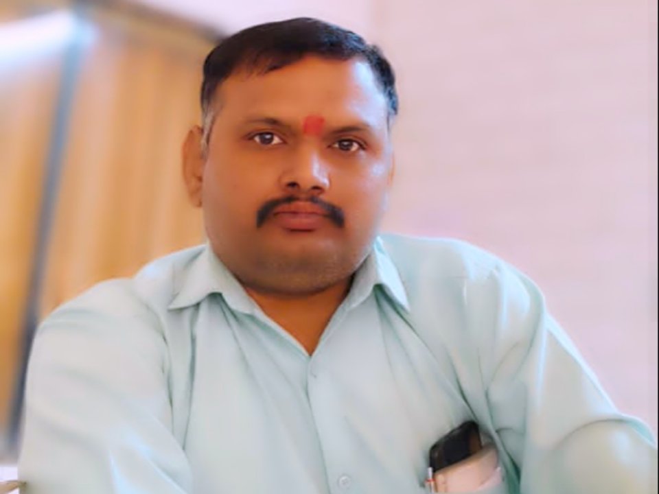 अमरेंन्द्र शुक्ला  पत्रकार व्यूरो चीफ Mp News { संचालक 24 न्यूज़ नेटवर्क मध्य प्रदेश }