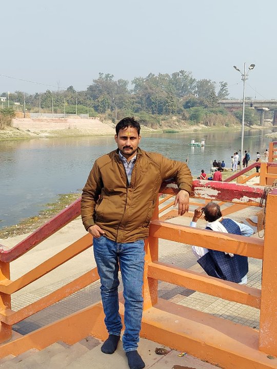 पत्रकार  धीरेंद्र त्रिपाठी