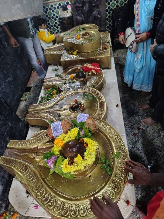 Tikar Se Desh Duniya Ki Khabar