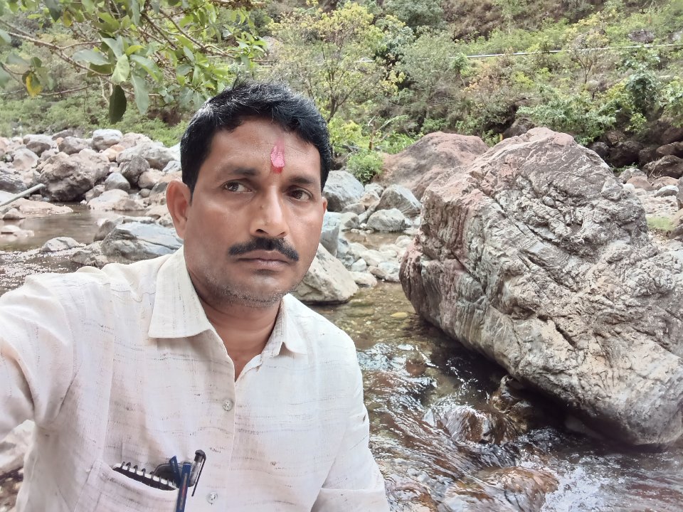 Abhishek Narayan Singh Dainik